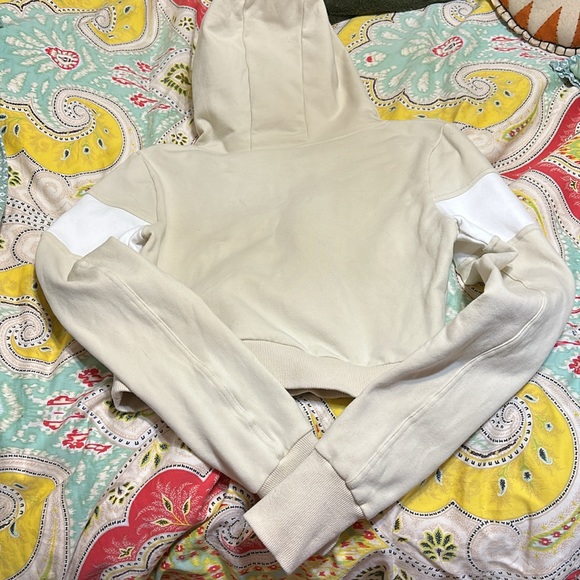 Buffbunny cropped hoodie - Picture 5 of 8